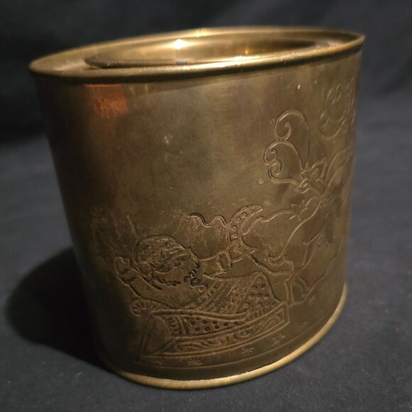 Vintage Brass SANTA SLED Tea Container - 5" x 4" x 4" - Picture 4 of 9